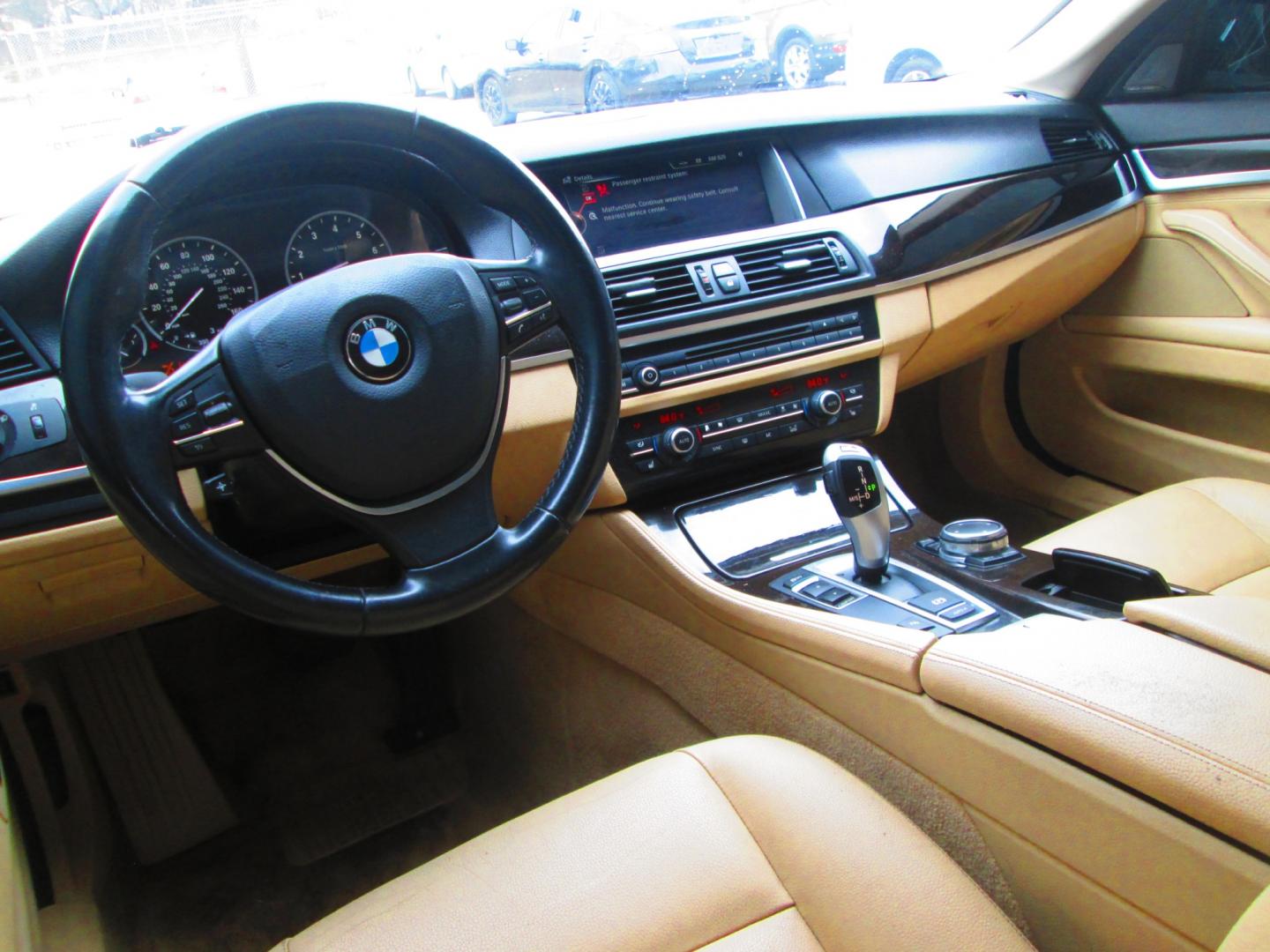 2015 BLUE /TAN BMW 5-Series (WBA5B1C58FG) , located at 1815 NE 28th St., Fort Worth, TX, 76106, (817) 625-6251, 32.795582, -97.333069 - Photo#8